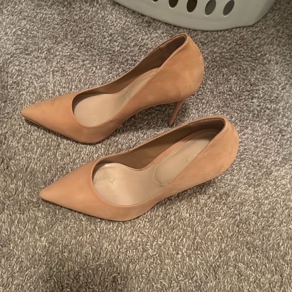 Light tan/Neutral Stilettos - Picture 2 of 4